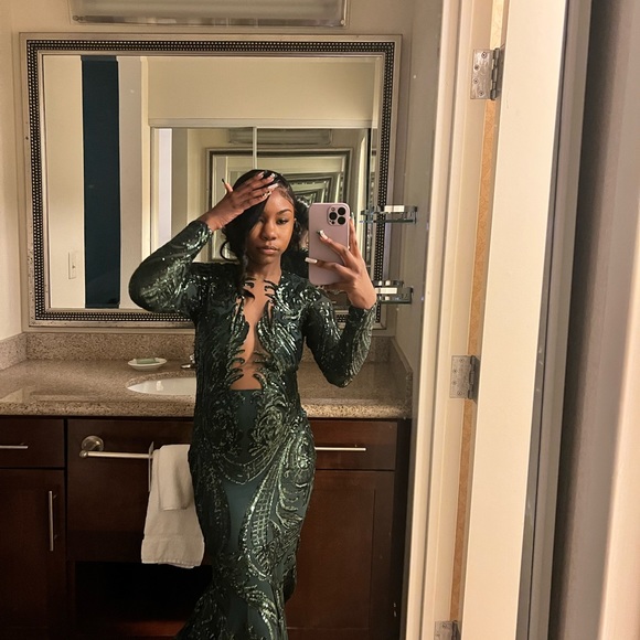 Dresses | Emerald Green Prom Dress Only Worn Once | Poshmark Dresses | Emerald Green Prom Dress Only Worn Once | Poshmark